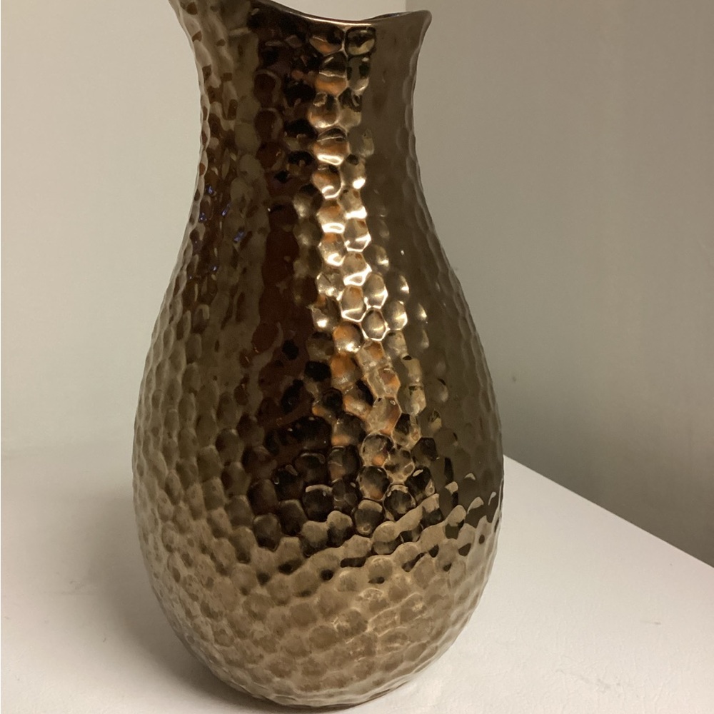 Vintage Elegant Hammered Vase - Bronze Finish